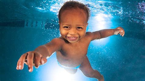 When Can a Baby Swim: Exploring the Depths of Early Aquatic Adventures